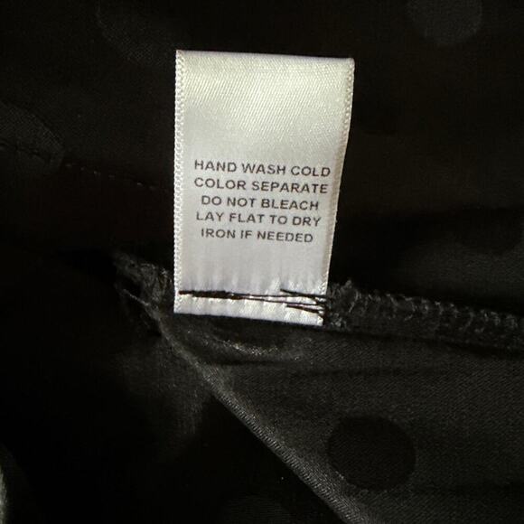 Le Lis Collection Tone On Tone Black Polka Dot Silky Top Large Holiday Classic - Picture 5 of 8
